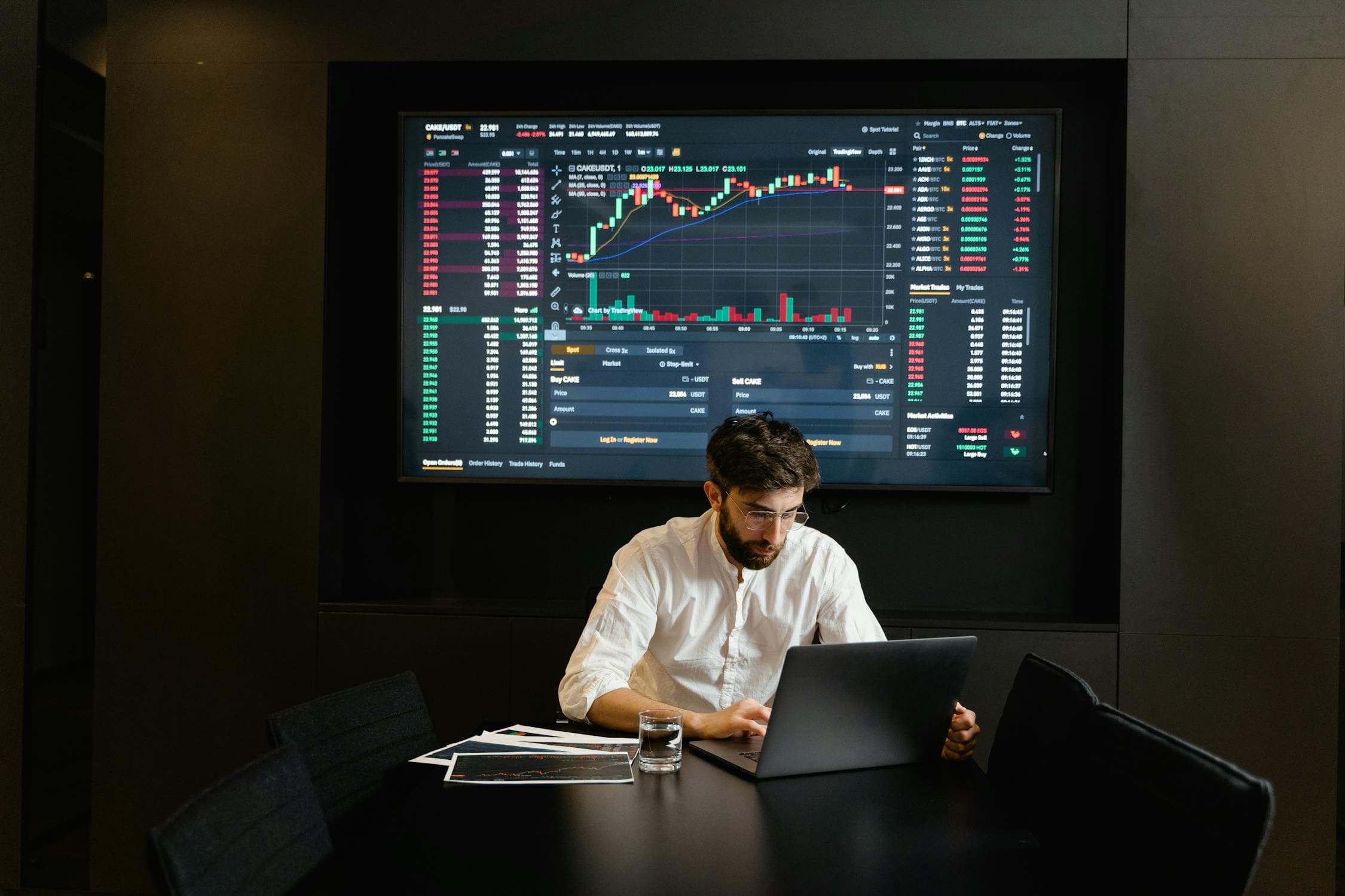 Modern Data Stack vs Custom ETL: A Pragmatic Decision Framework